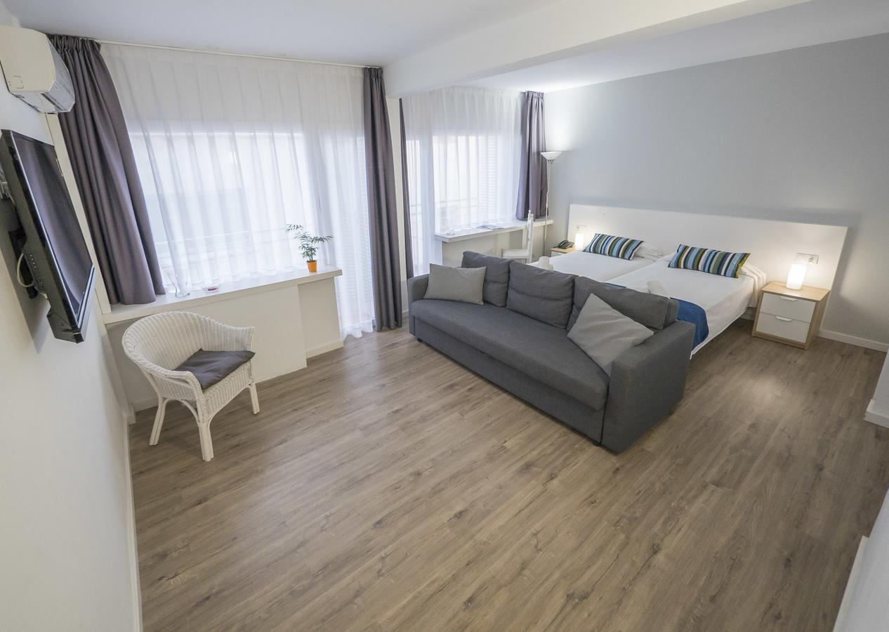 Family Room (2 Adults + 2 Children),536824137:JPEG