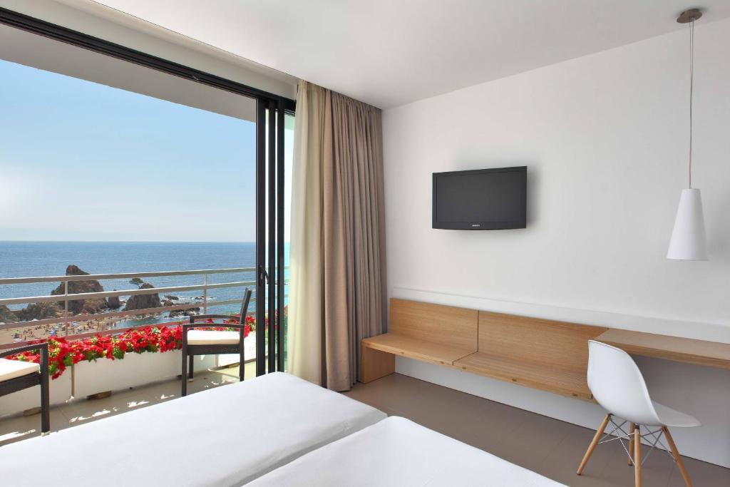 Double or Twin Room Sea View