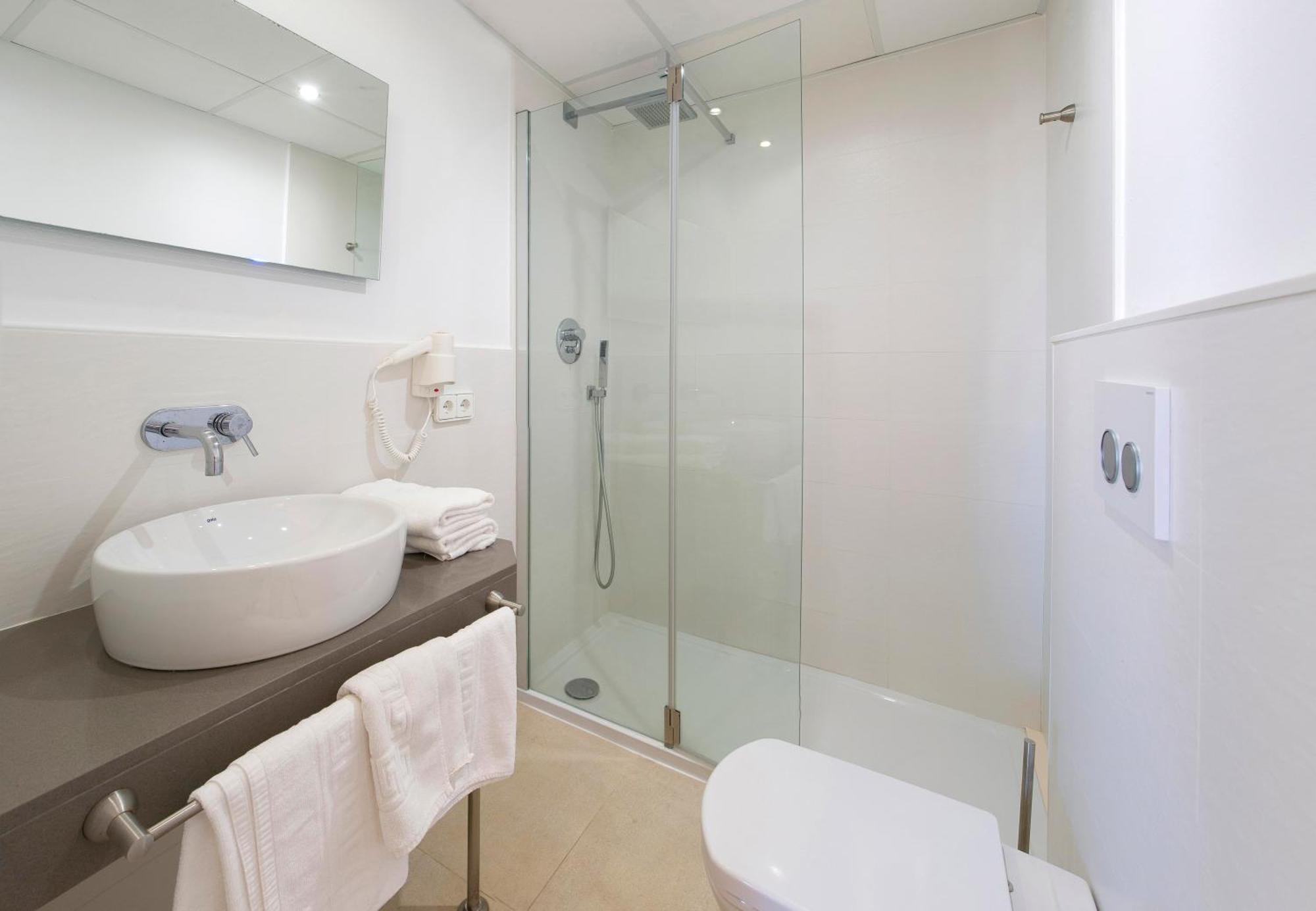 One-Bedroom Apartment with Balcony,1169592466:JPEG