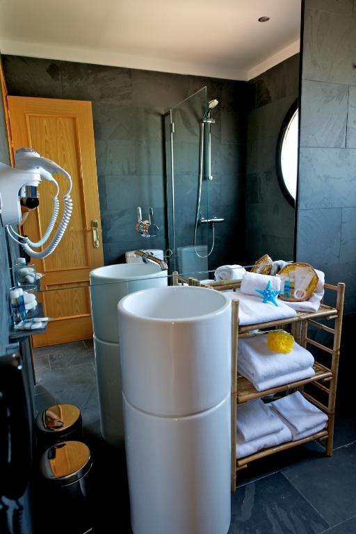 Standard Studio (2 Adults + 1 Child)