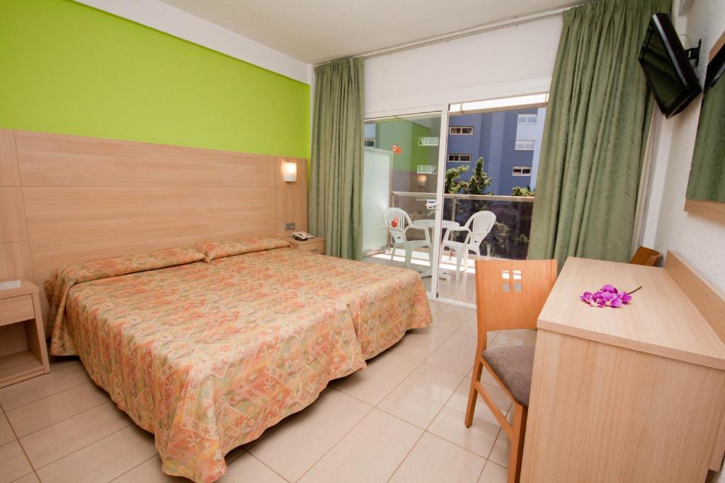 Twin Room with Pool View
