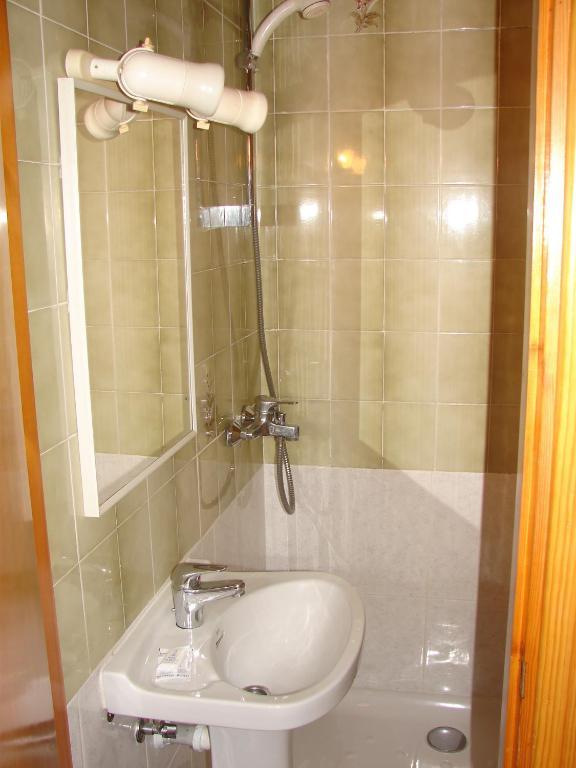 Single Room,63272461:JPEG