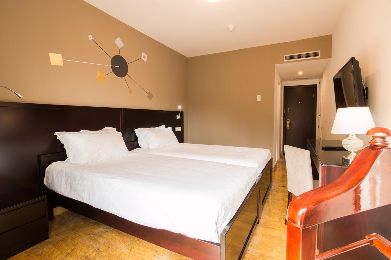 Standard Double or Twin Room,642850440:JPEG