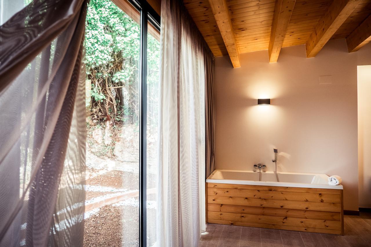 Queen Room with Garden View