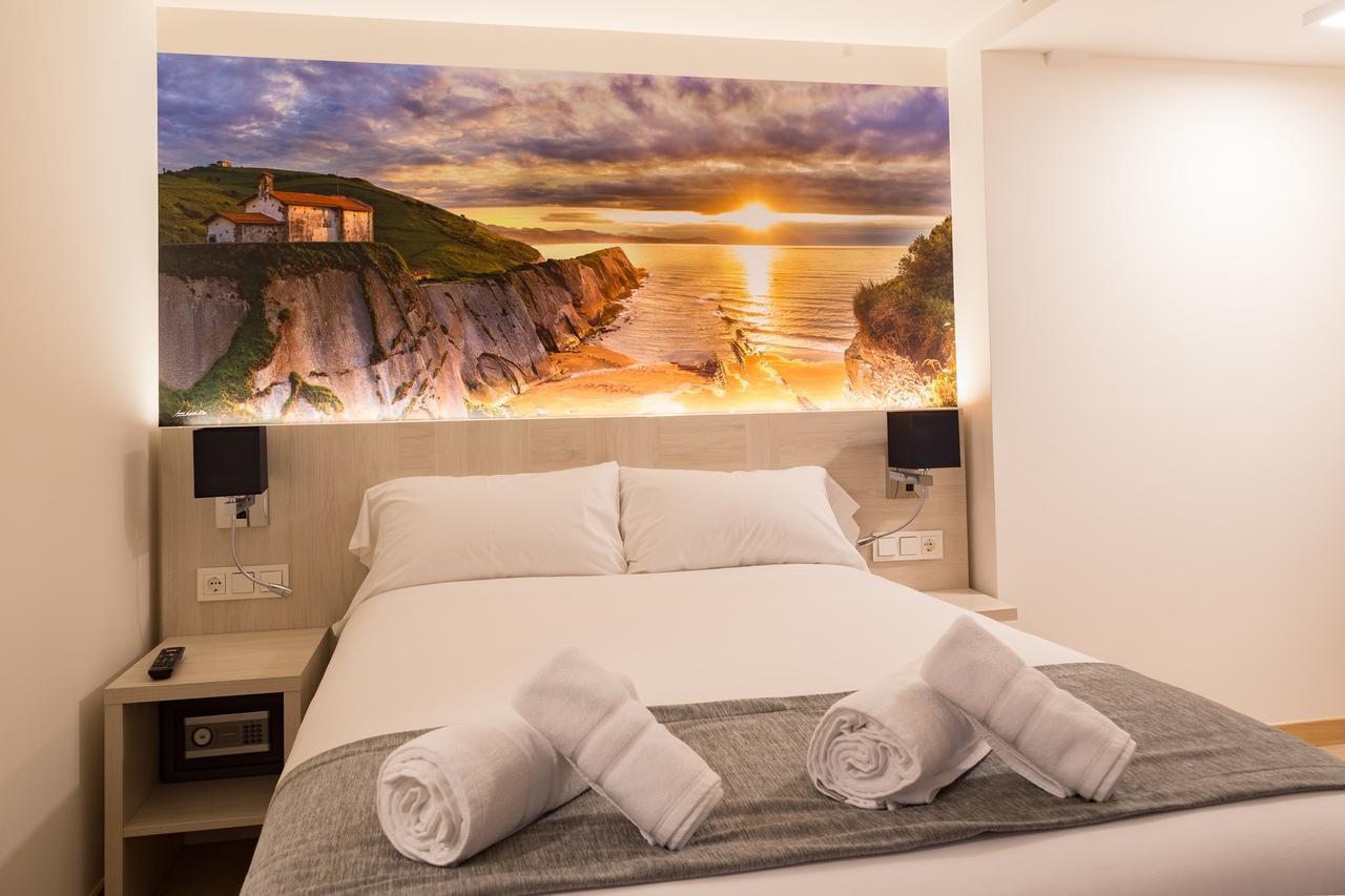 Double Room Interior,718376833:JPEG