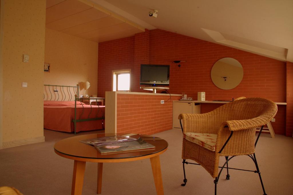 Standard Suite,66748501:JPEG