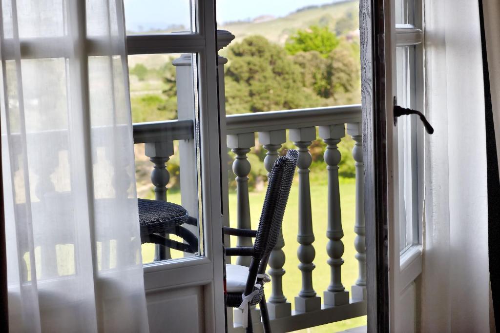 Deluxe Double Room with Balcony and Sea View