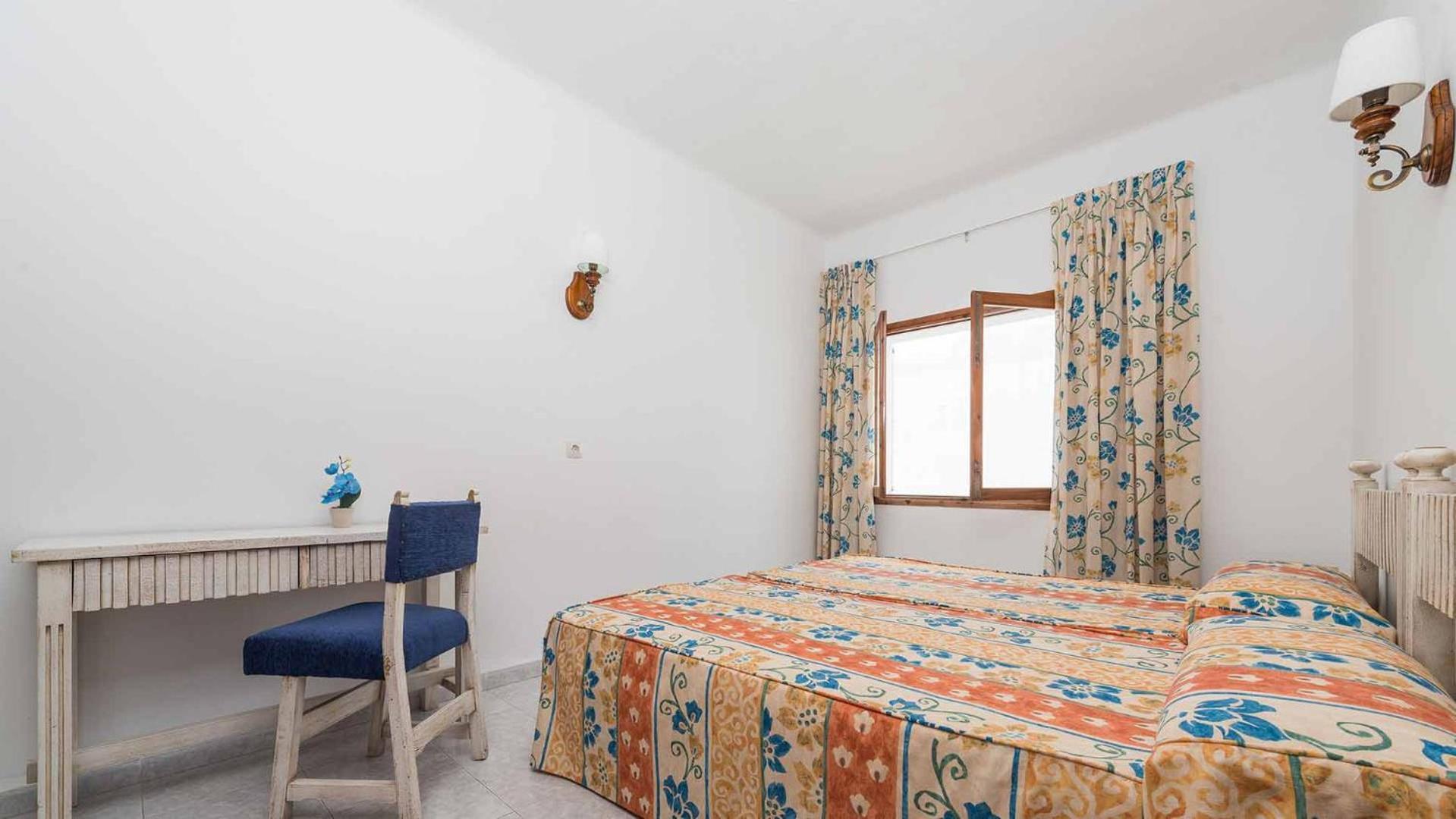 Single Room,680743299:JPEG