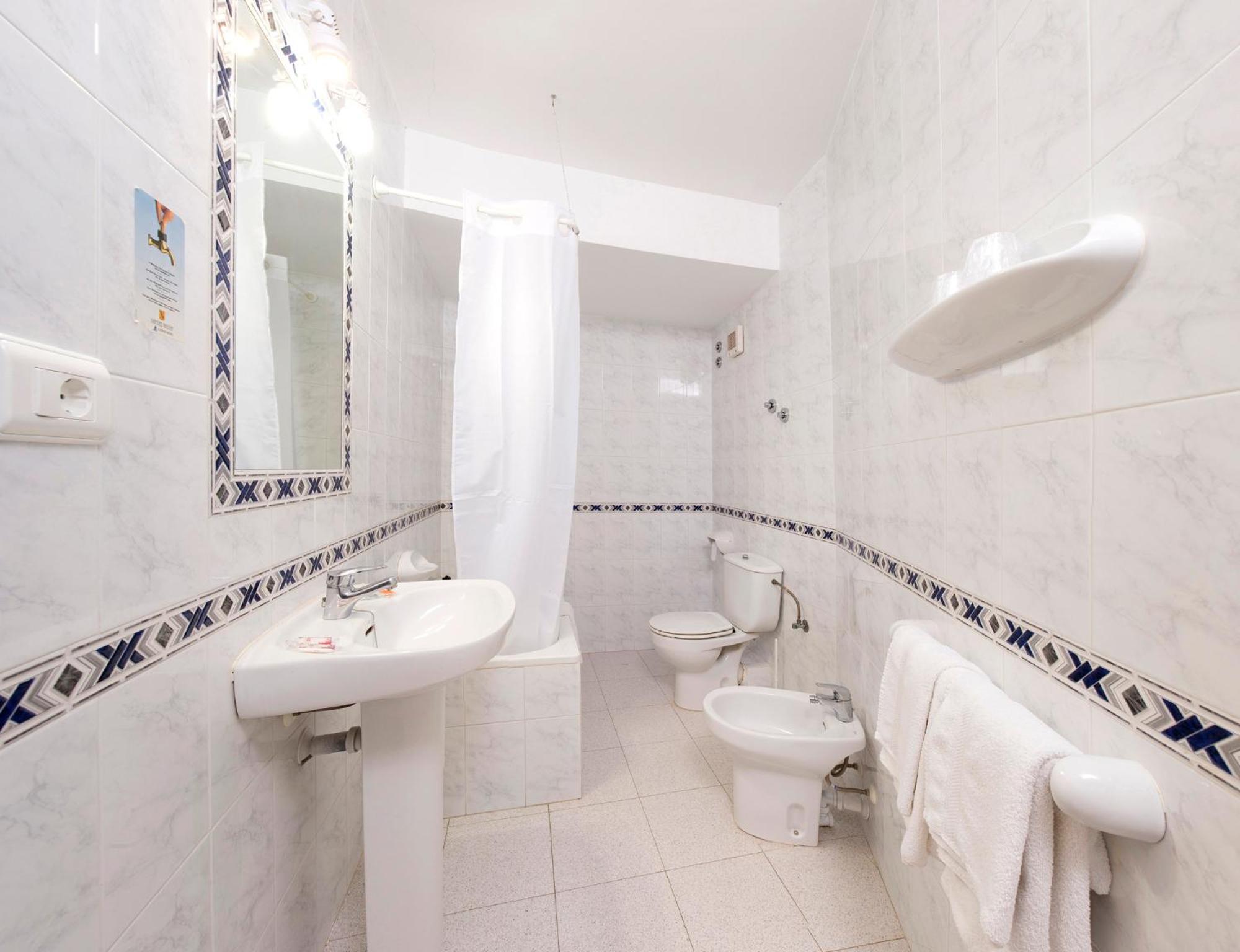 Double Room with Balcony,683351190:JPEG