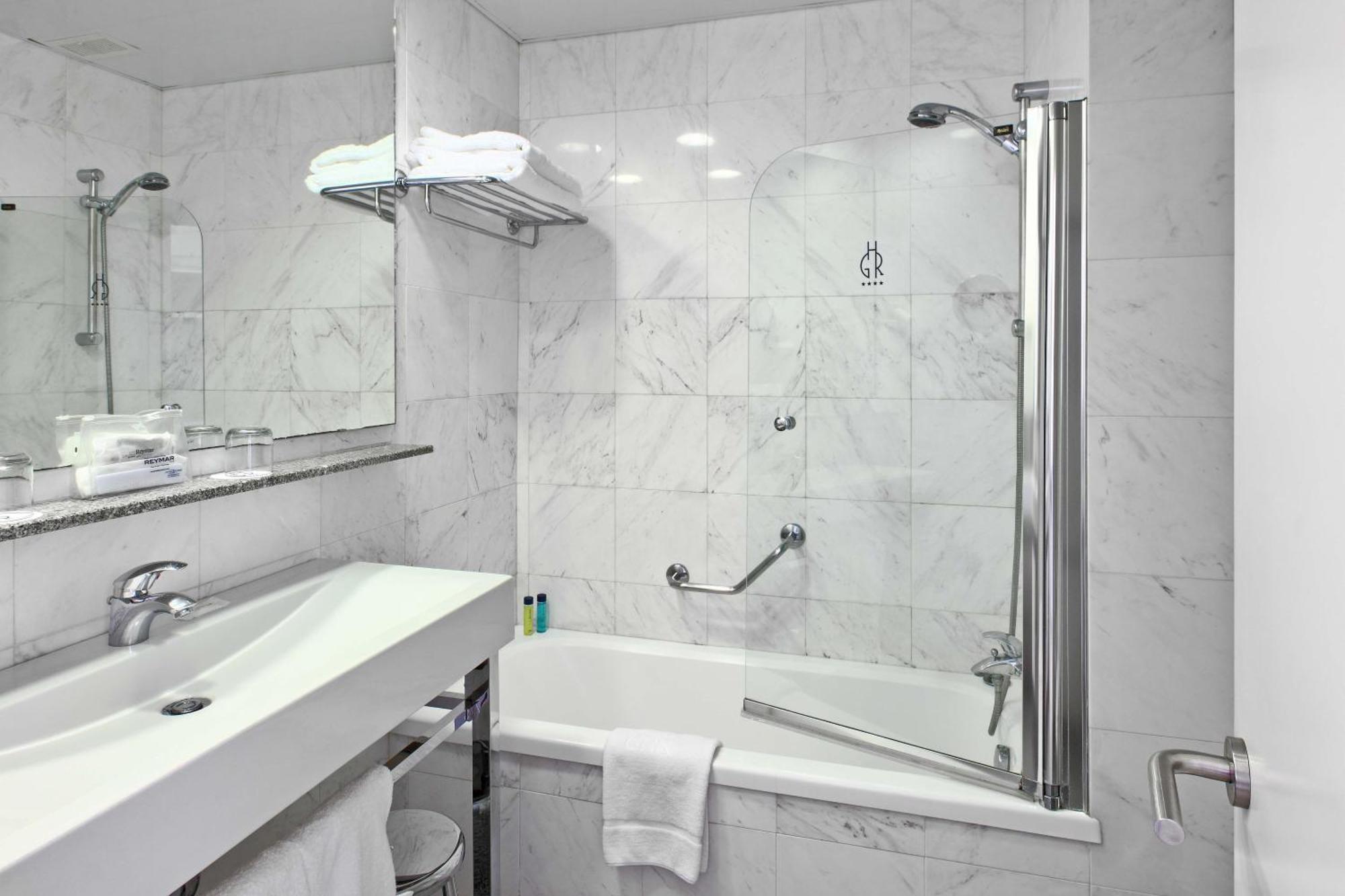 Triple Room (2 Adults + 1 Child),687096651:JPEG