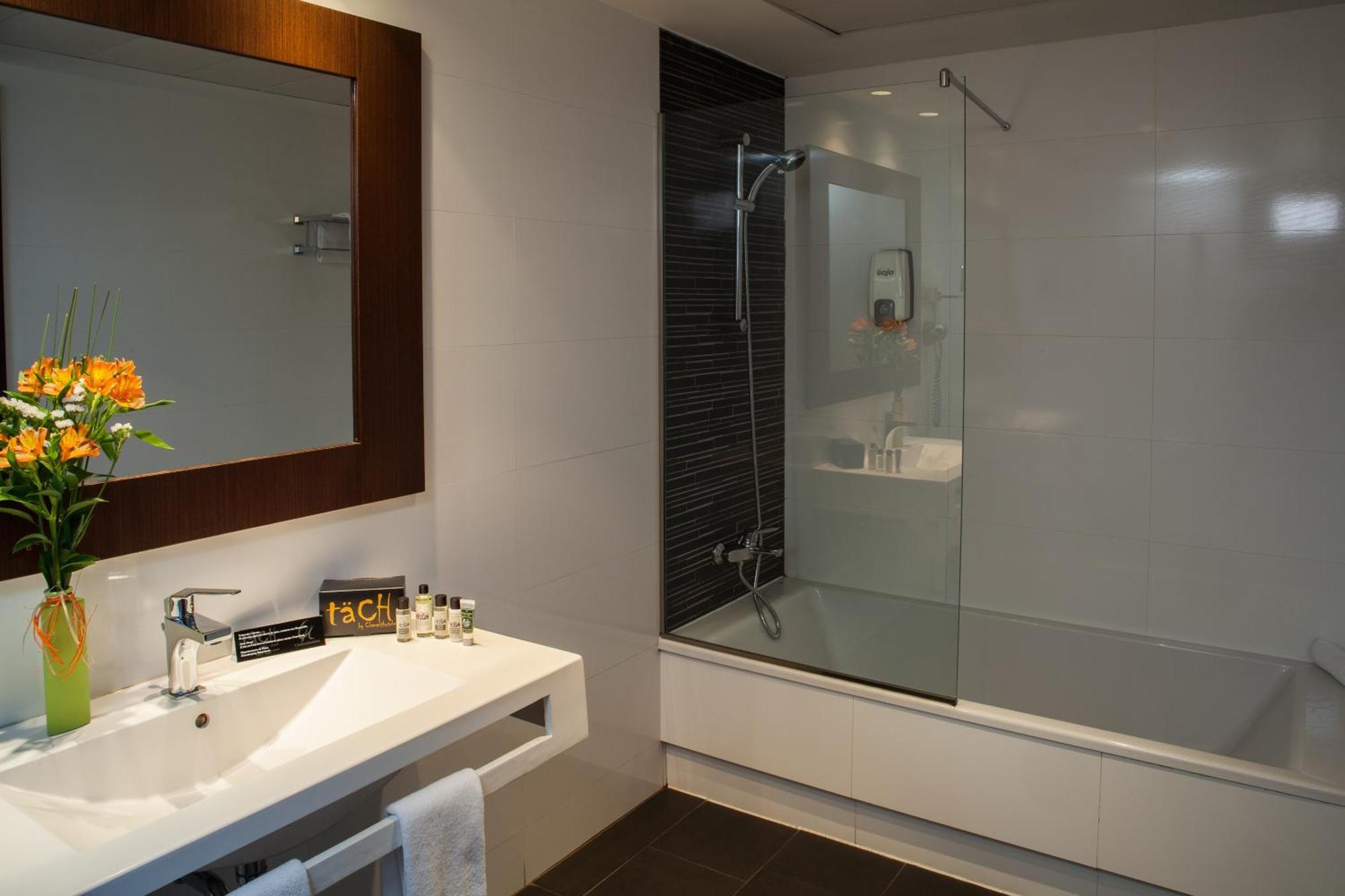 Triple Room Bath,687129942:JPEG