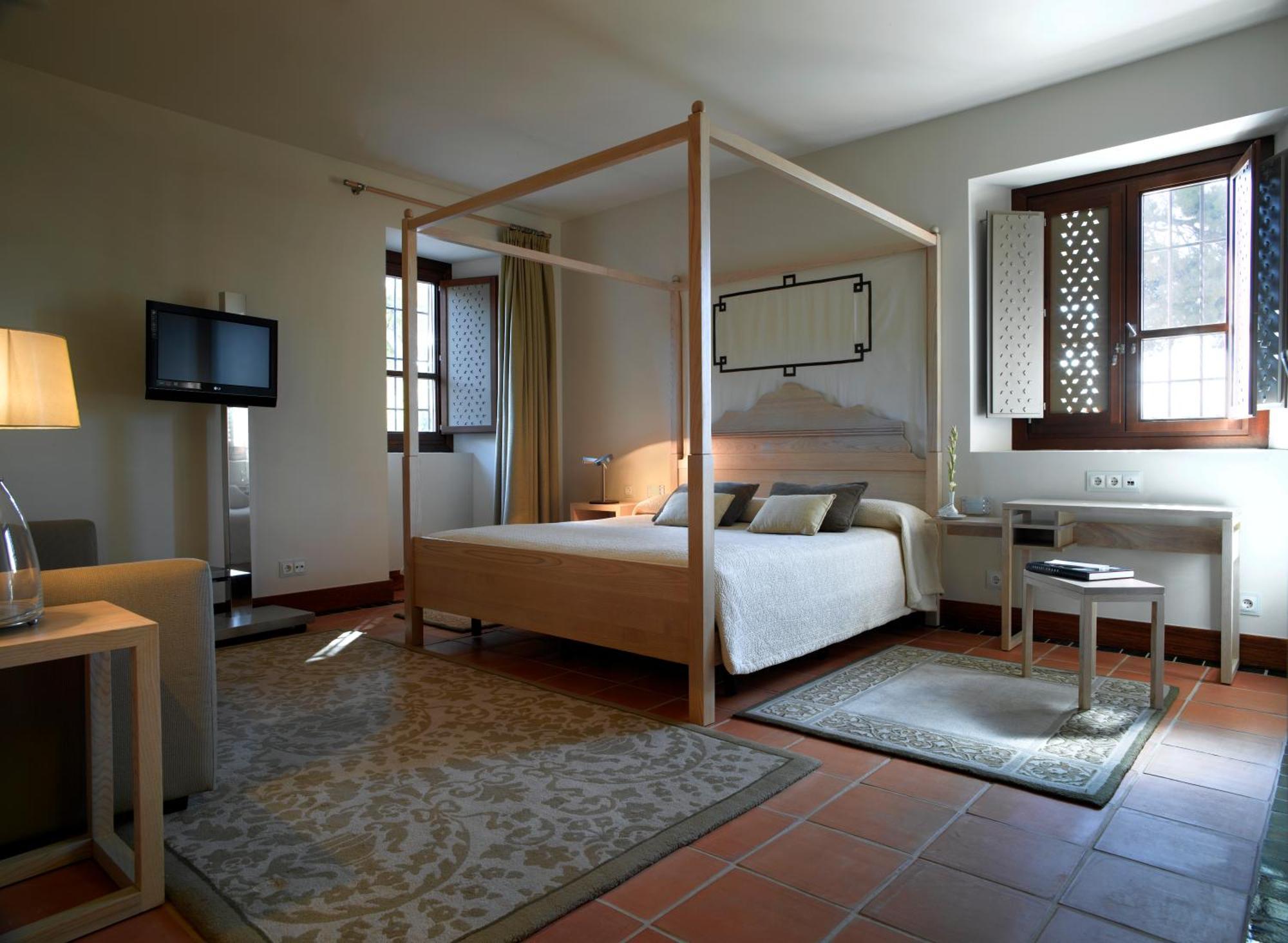 Standard Double Room (2 Adults + 1 Child),51277717:JPEG