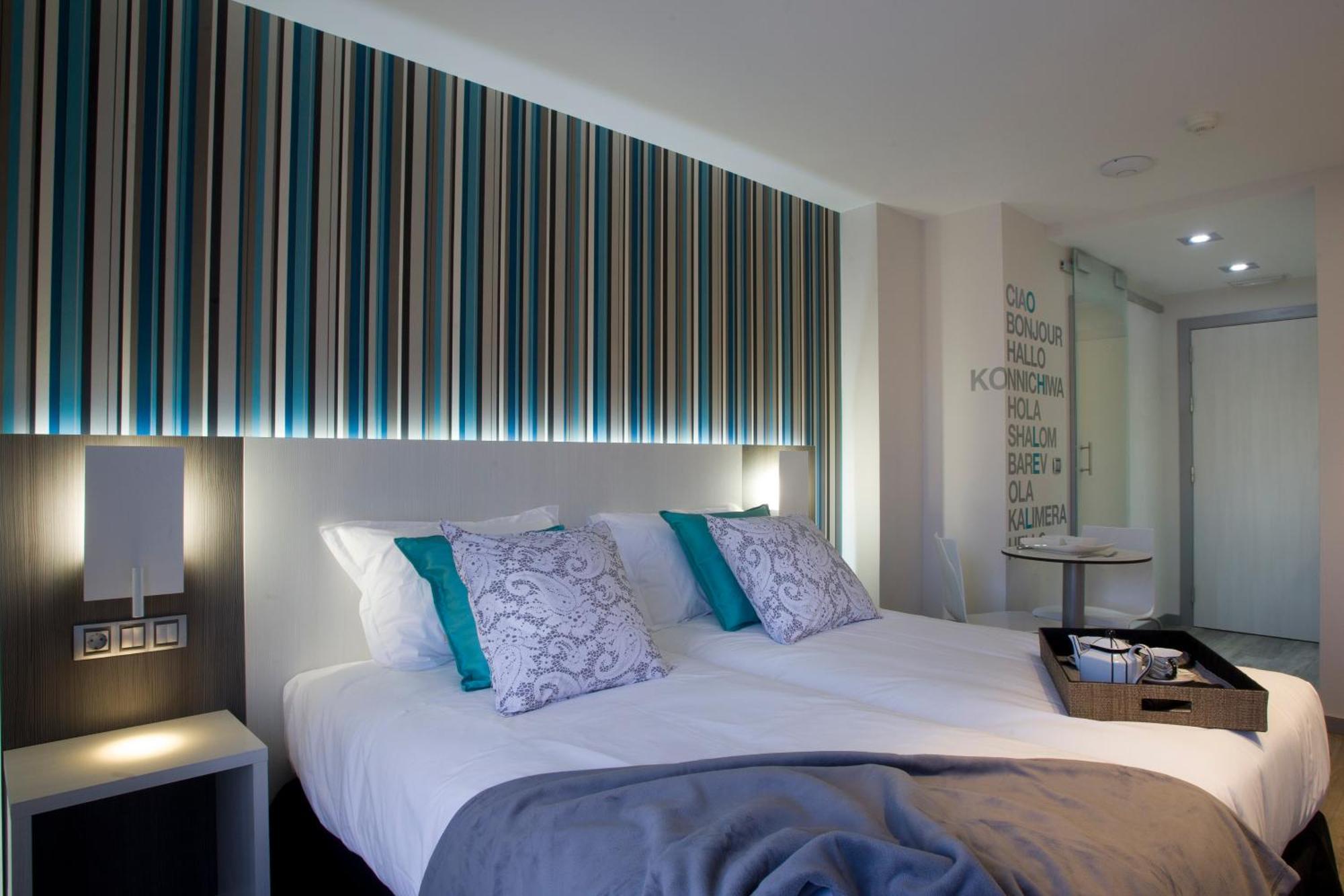 Studio (2 Adults),1285488385:JPEG