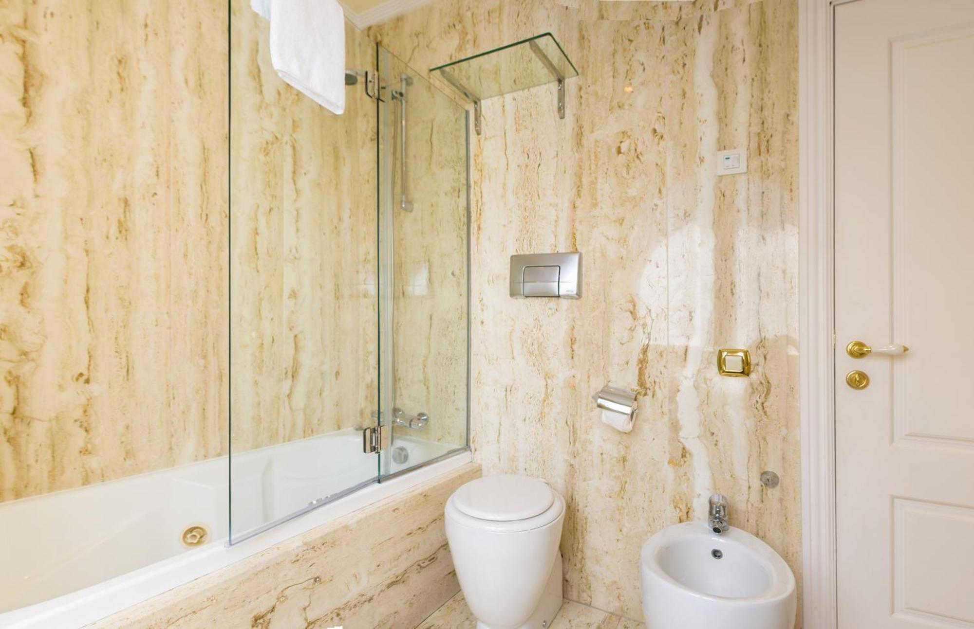 Double Room,1662974206:JPEG