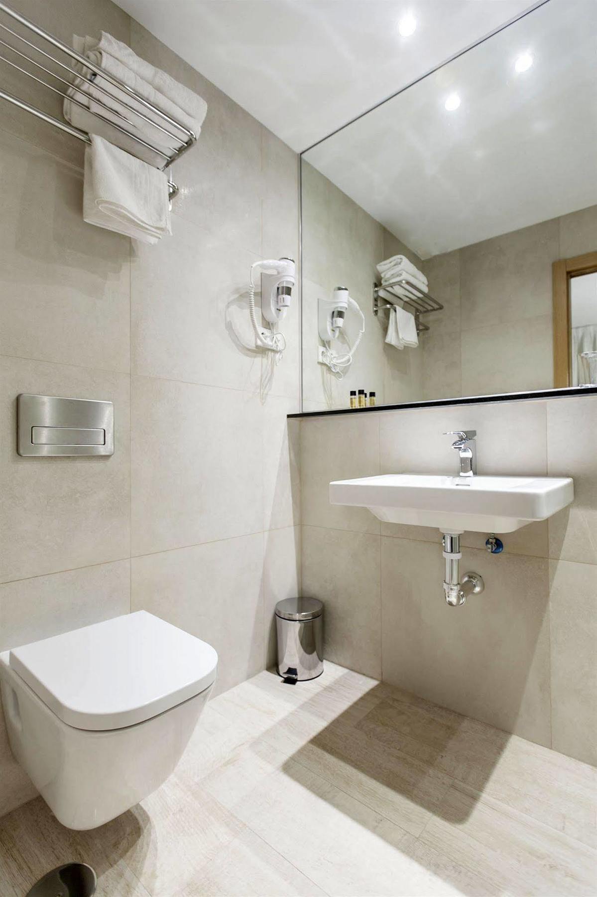 Twin Room,699173436:JPEG