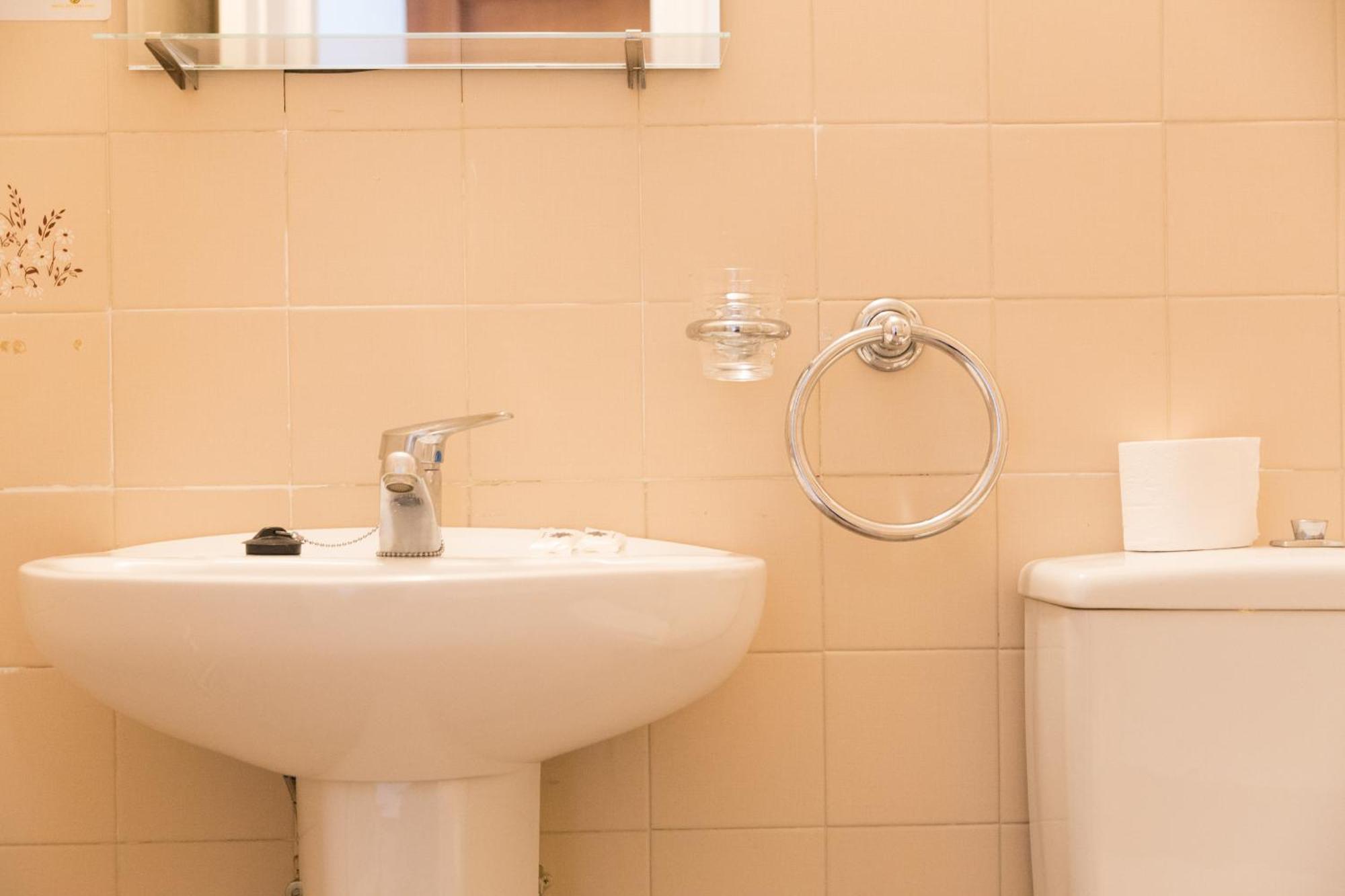 Single Room Private Bathroom