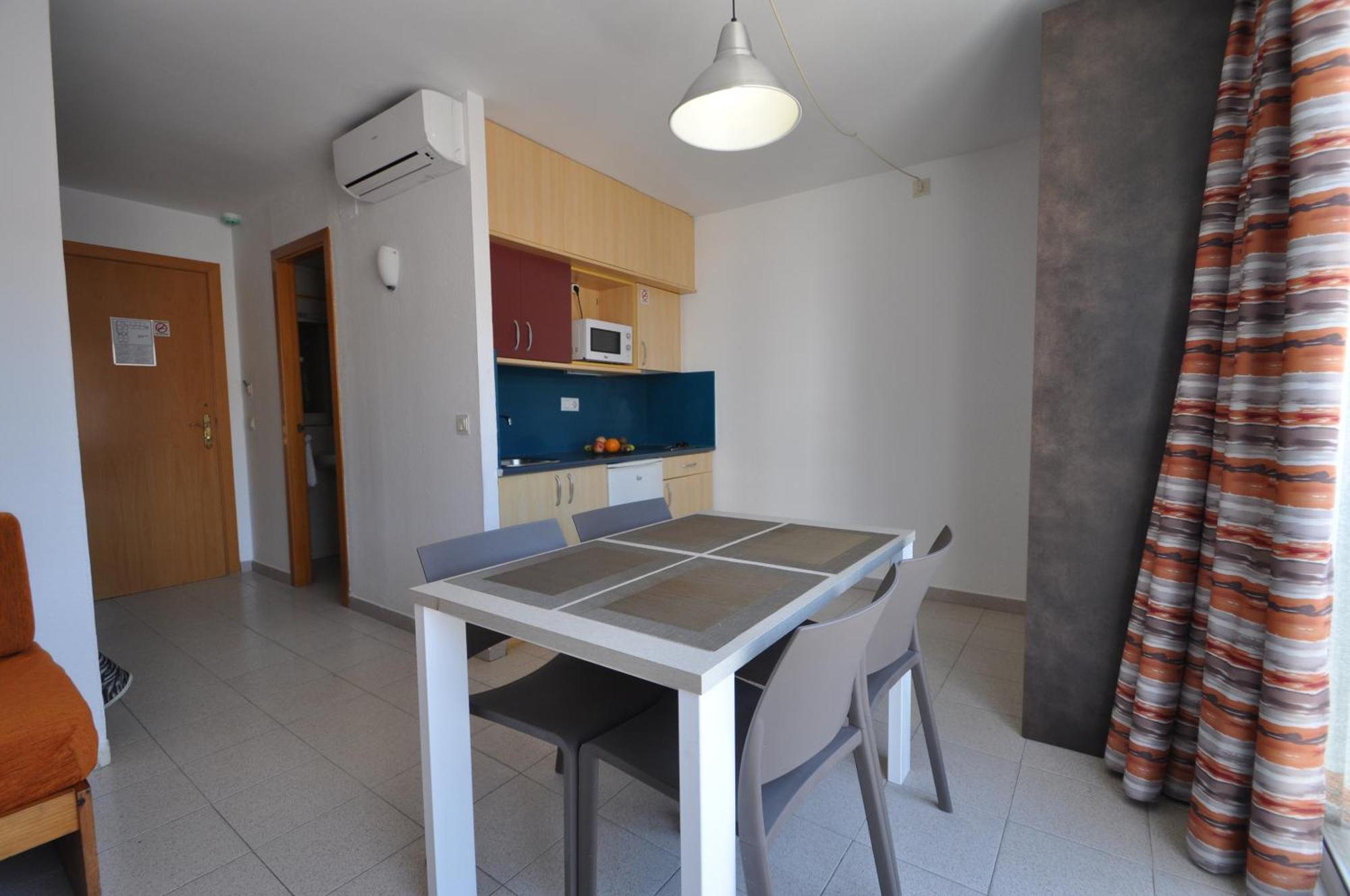Apartment (4 Adults)
