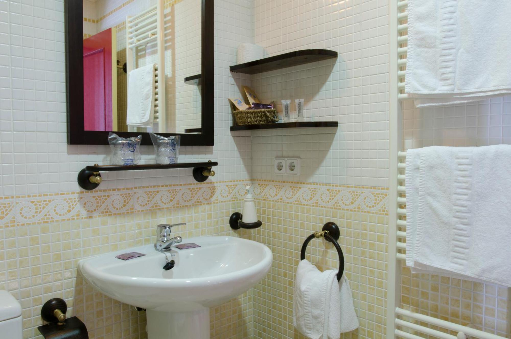 Superior Triple Room,415295511:JPEG
