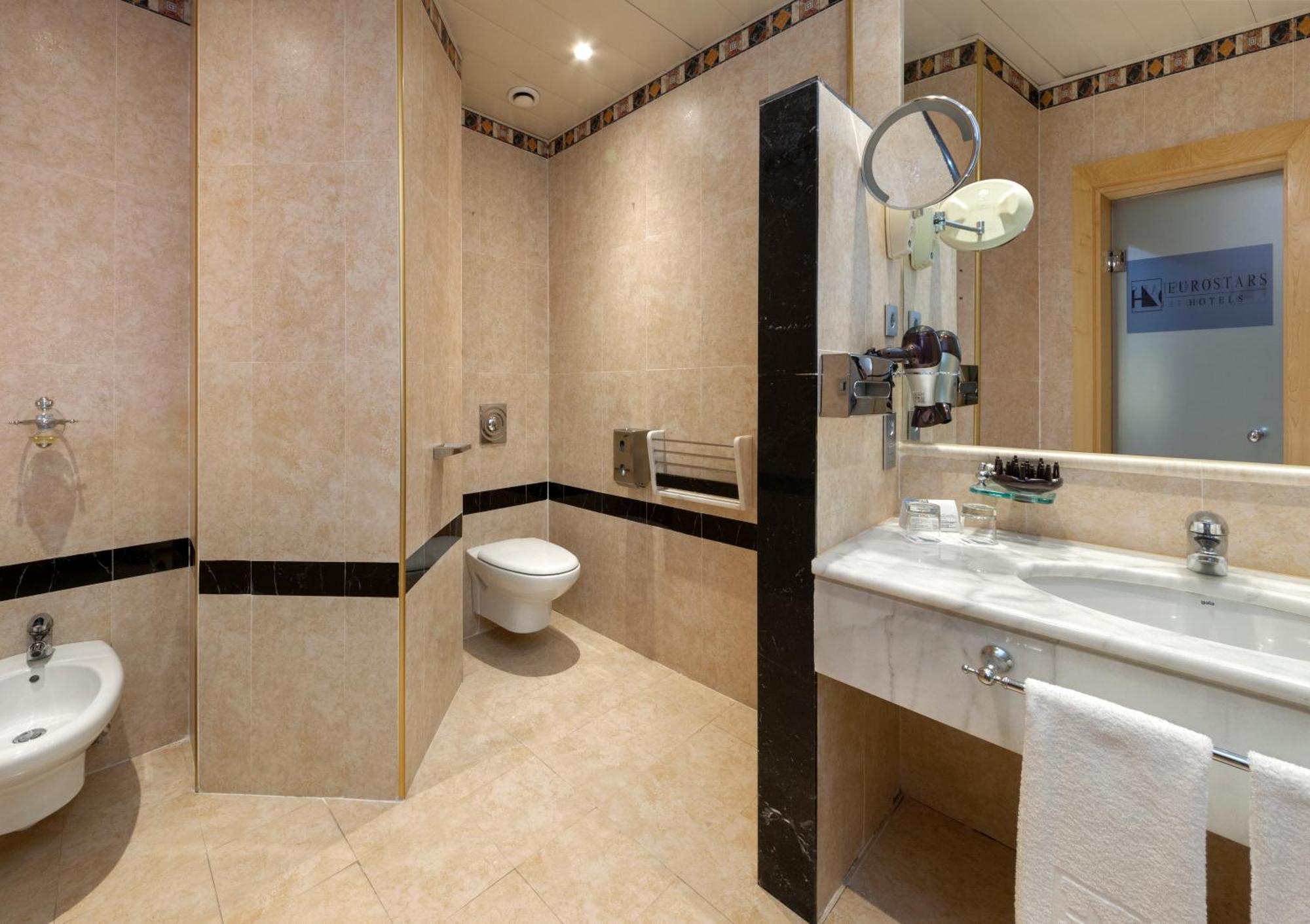 Triple Room,710992195:JPEG