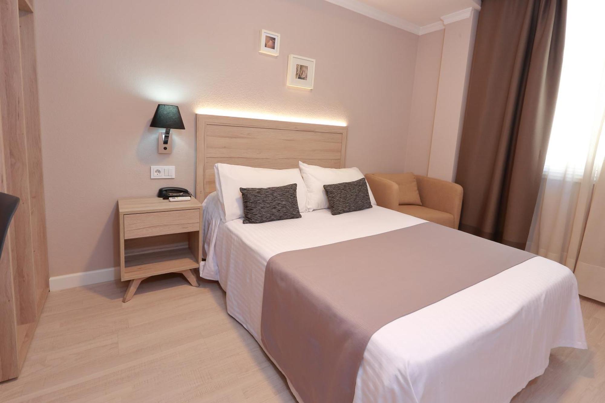 Single Room,573064734:JPEG