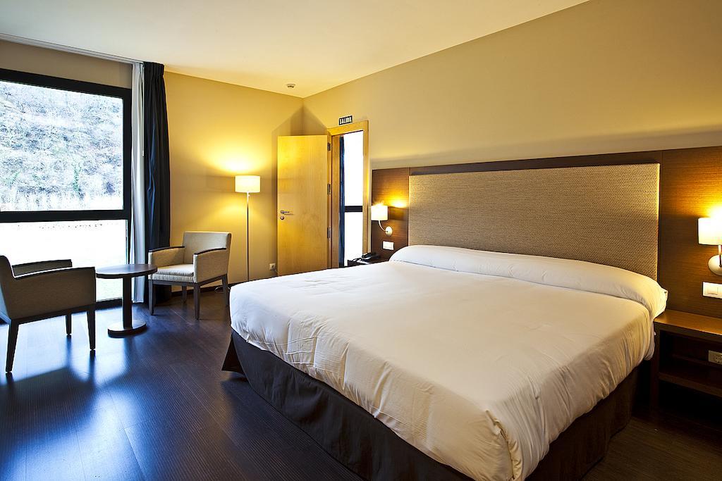 Suite,328293892:JPEG