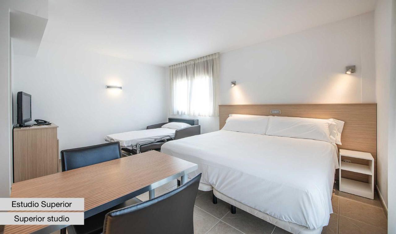Superior Studio Kitchen Private Spa Access