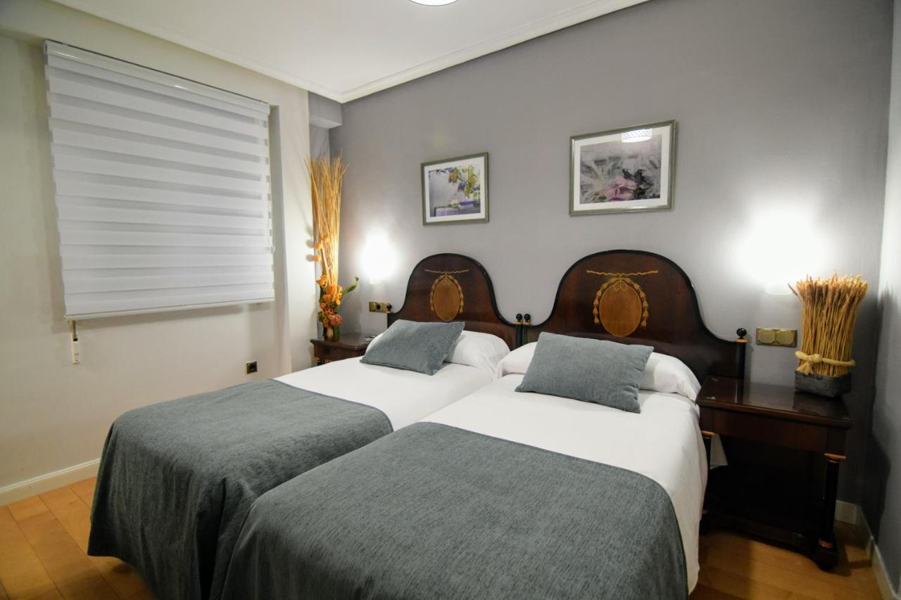 Double or Twin Room,744440812:JPEG