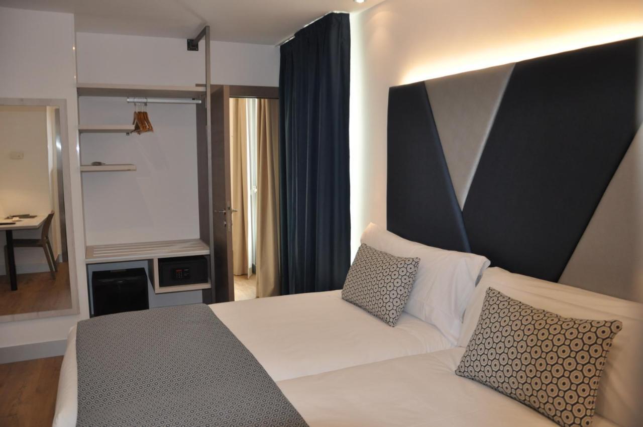 Two Connecting Double Rooms,749486048:JPEG