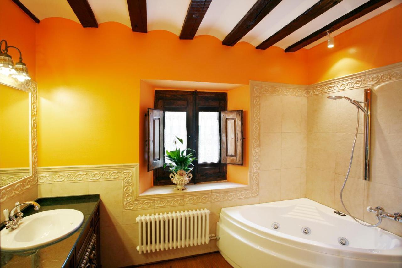Double Room Hot Tub,701668750:JPEG