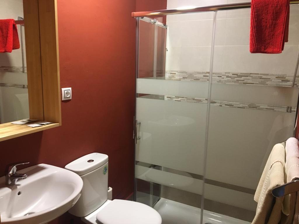 Small Double Room,765478111:JPEG