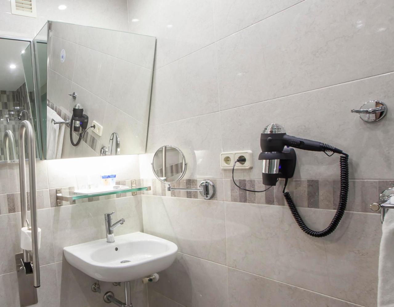 Double or Twin Room Disability Access,1207766596:JPEG