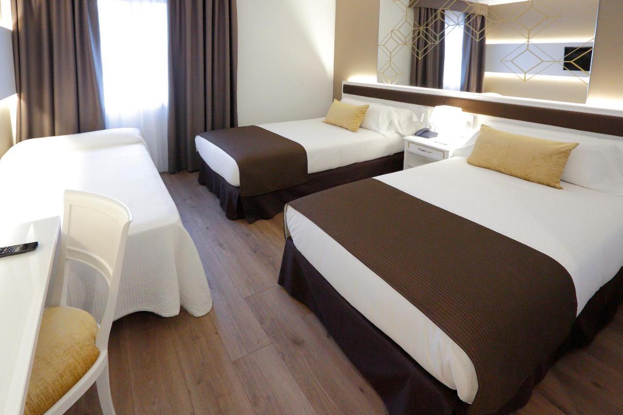 Triple Room,766805473:JPEG