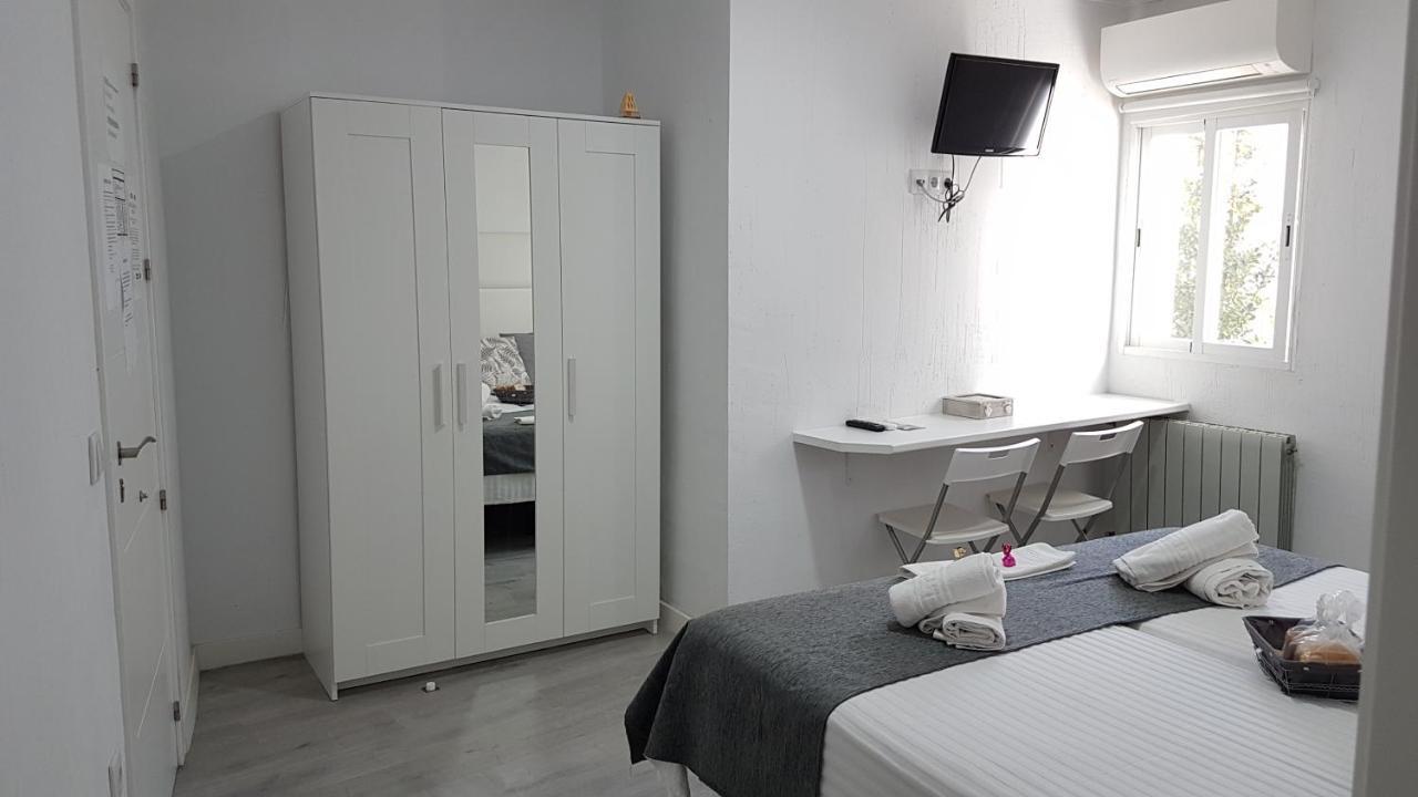 Twin Room Private Bathroom