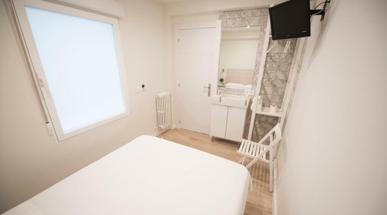 Single Room with Shared Bathroom