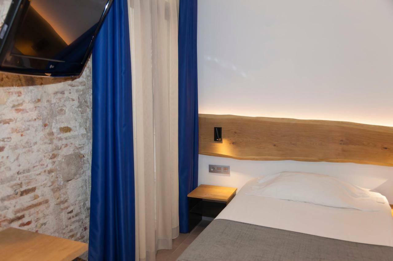 Single Room Bathroom