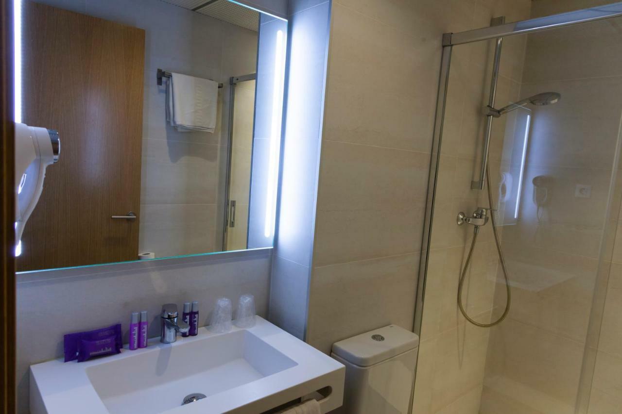 Single Room Bathroom