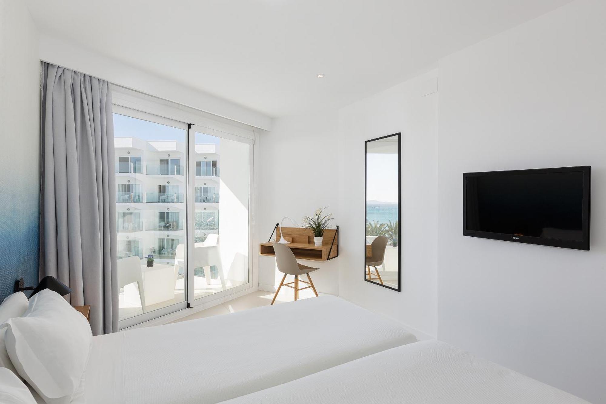 Twin Room with Lateral Sea View with Balcony,793577820:JPEG