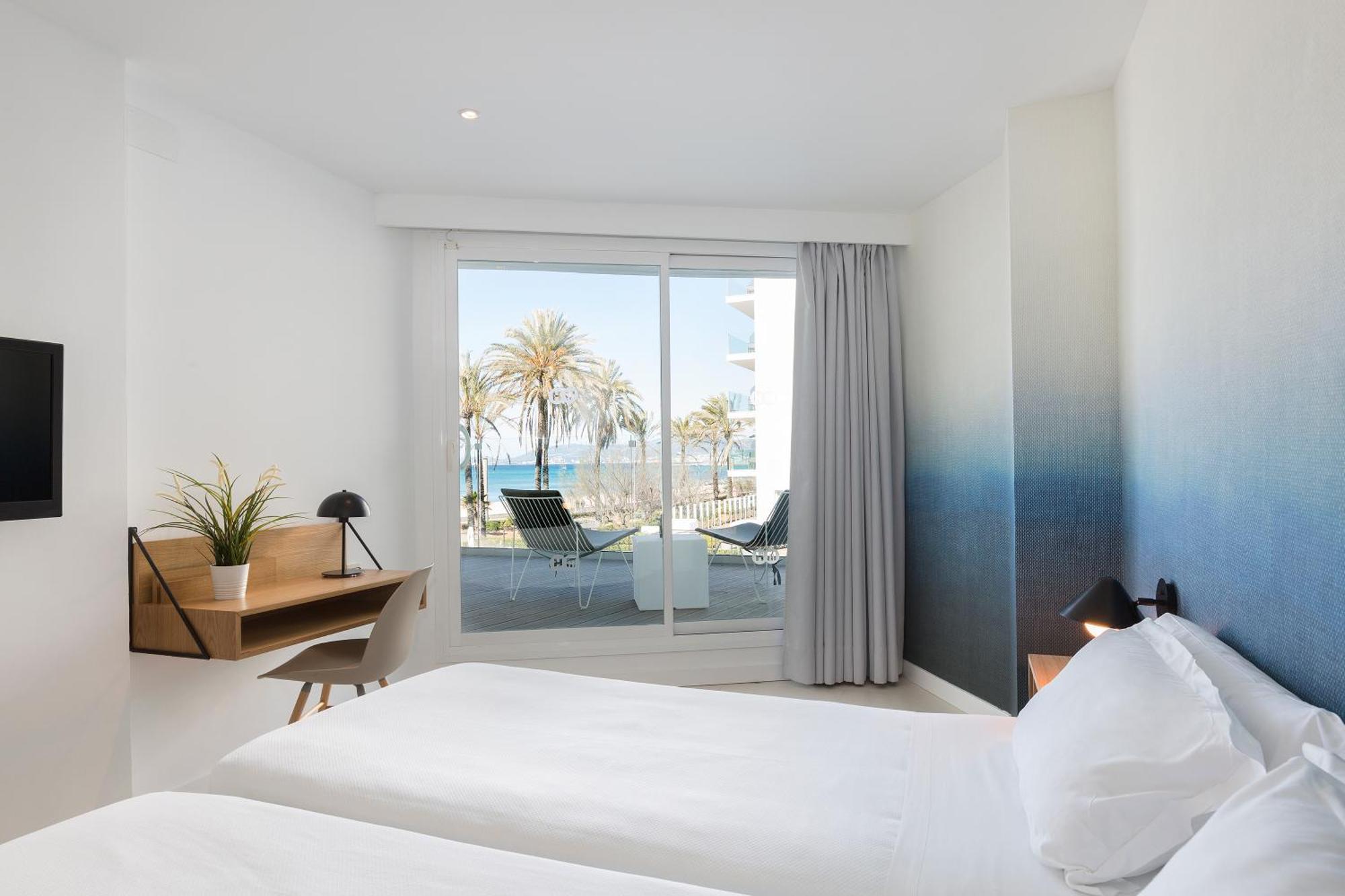 Twin Room Lateral Sea View Balcony