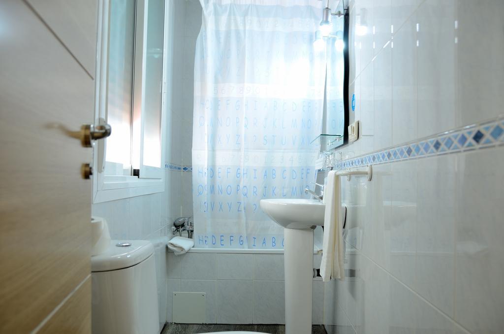 Single Room Private Bathroom,395873097:JPEG