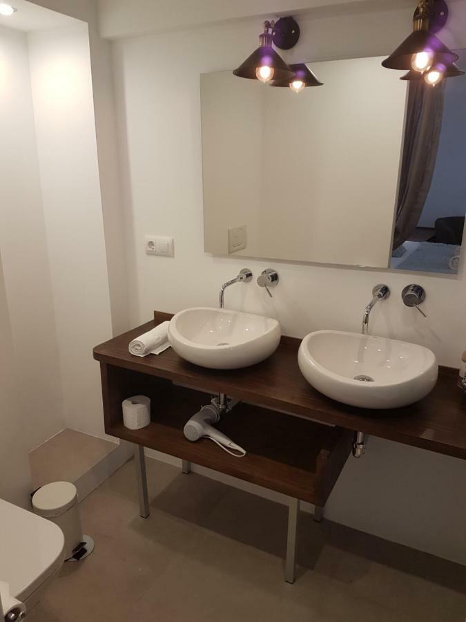Double Room with Private Bathroom,798725721:JPEG