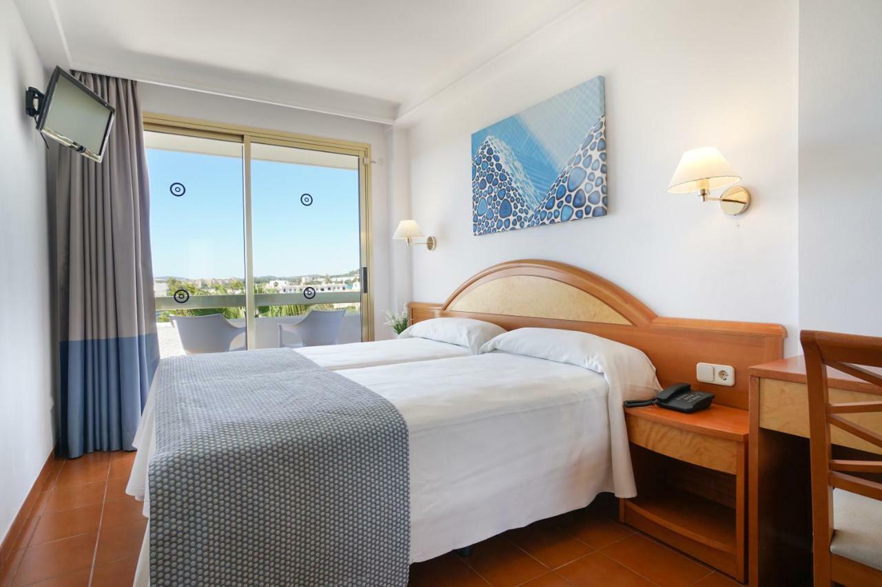 Budget Double Room Balcony,813381576:JPEG