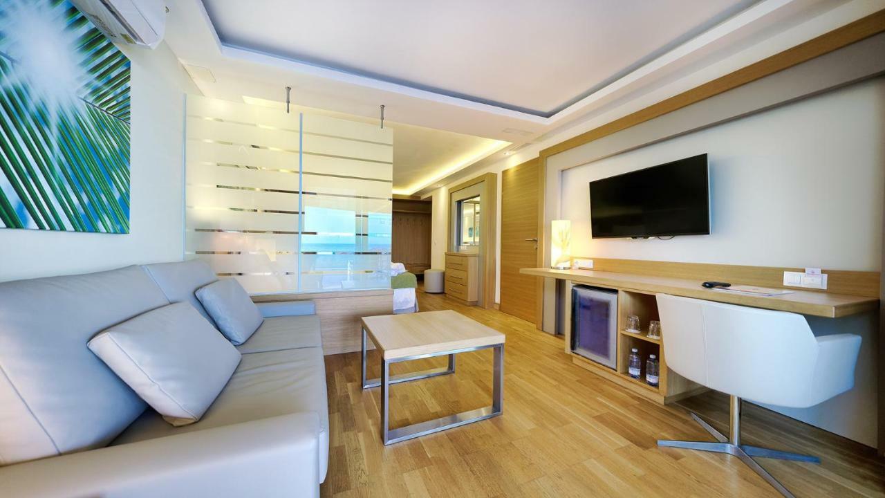 Suite with Sea View,815598641:JPEG