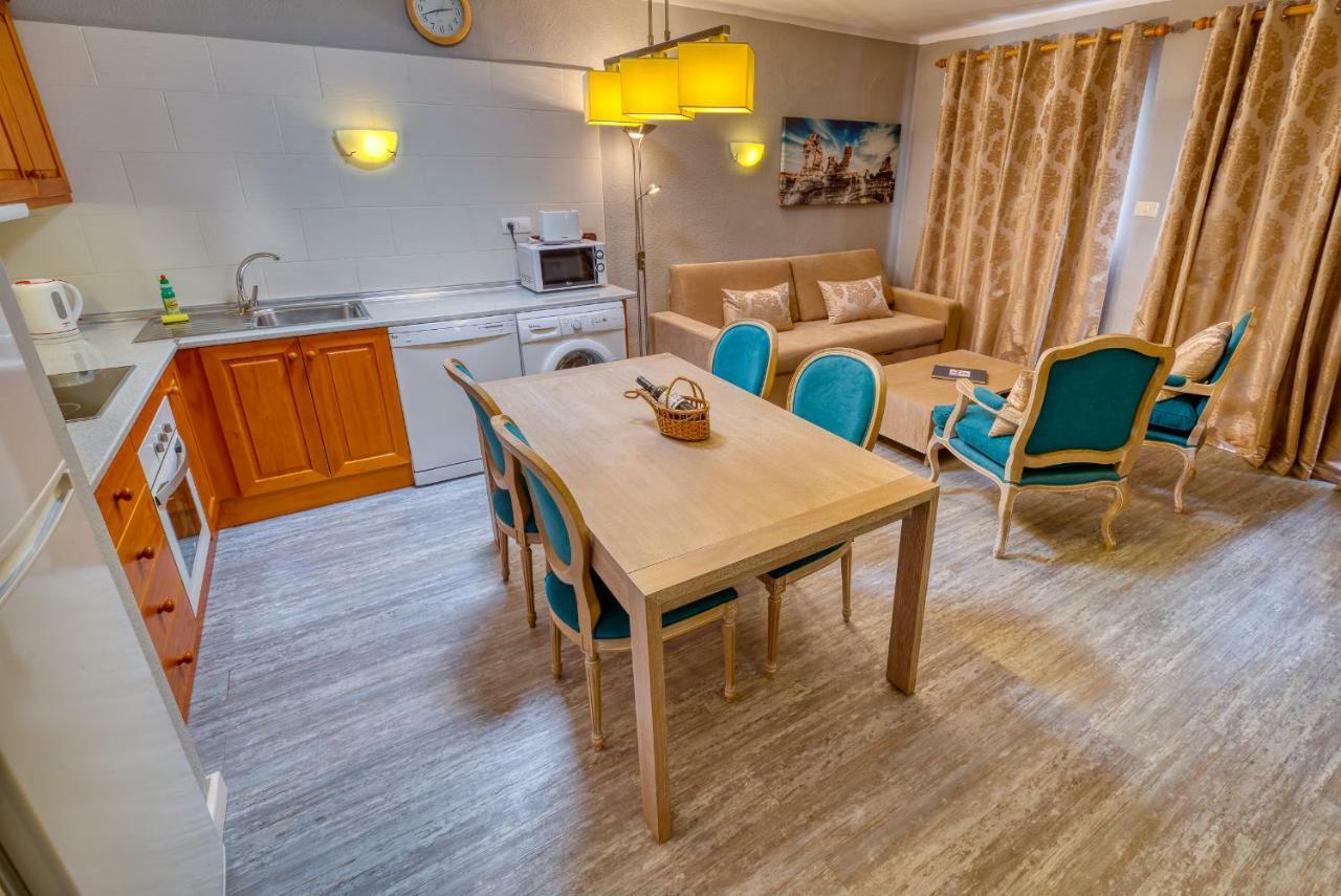 One-Bedroom Apartment,951649243:JPEG