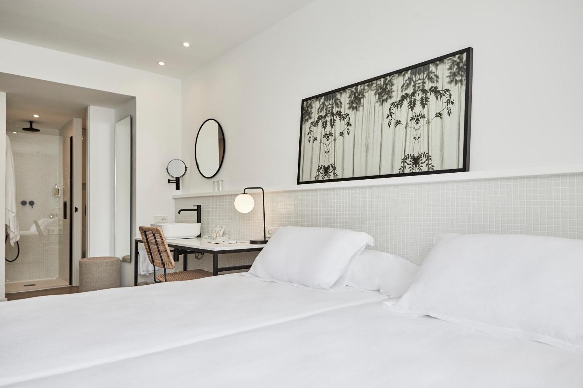 Triple Room with Balcony (2 Adults + 1 Child),1272341794:JPEG
