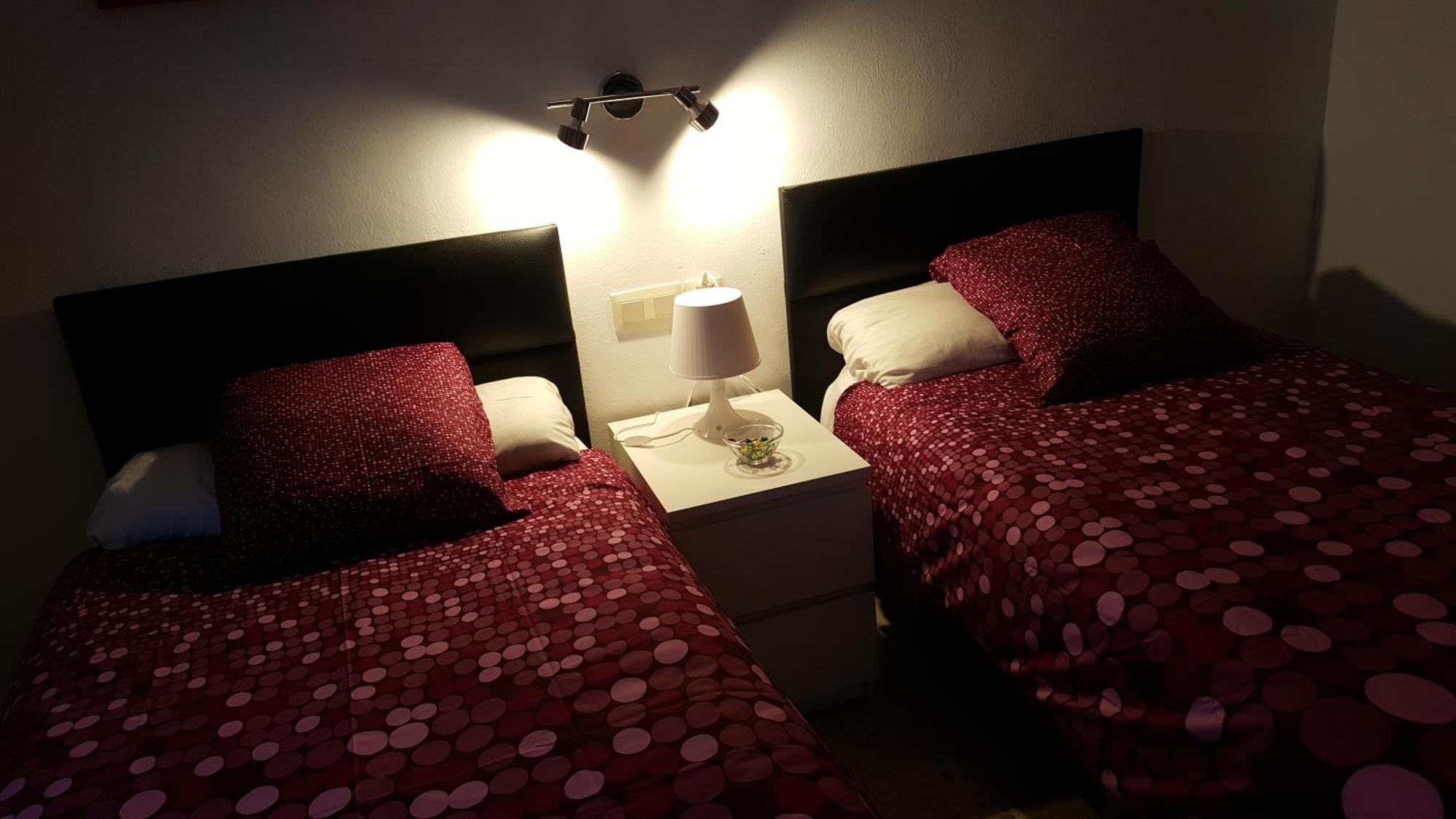 Twin Room,1589334661:JPEG