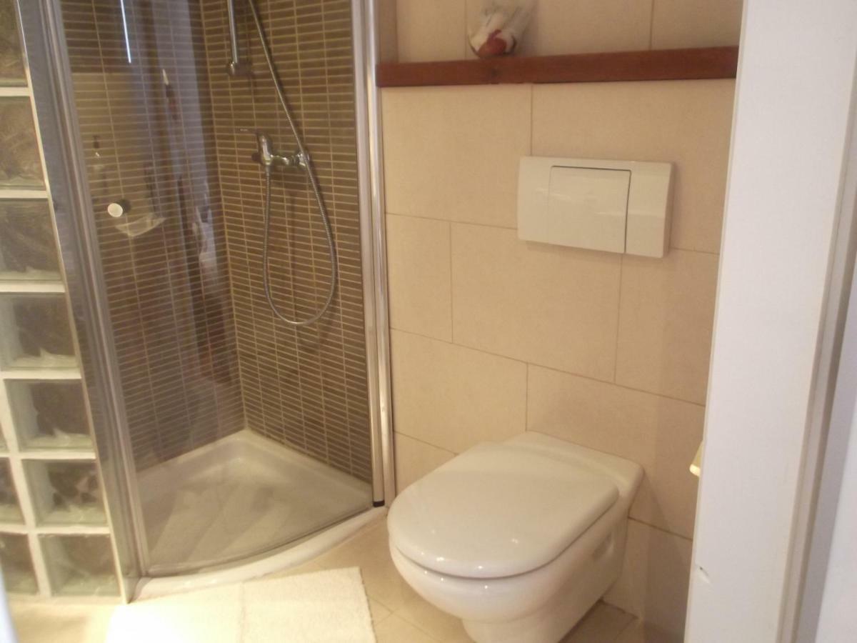Habitación Doble con baño - 2 camas