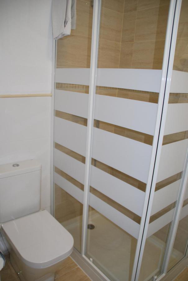 Twin Room Private Bathroom