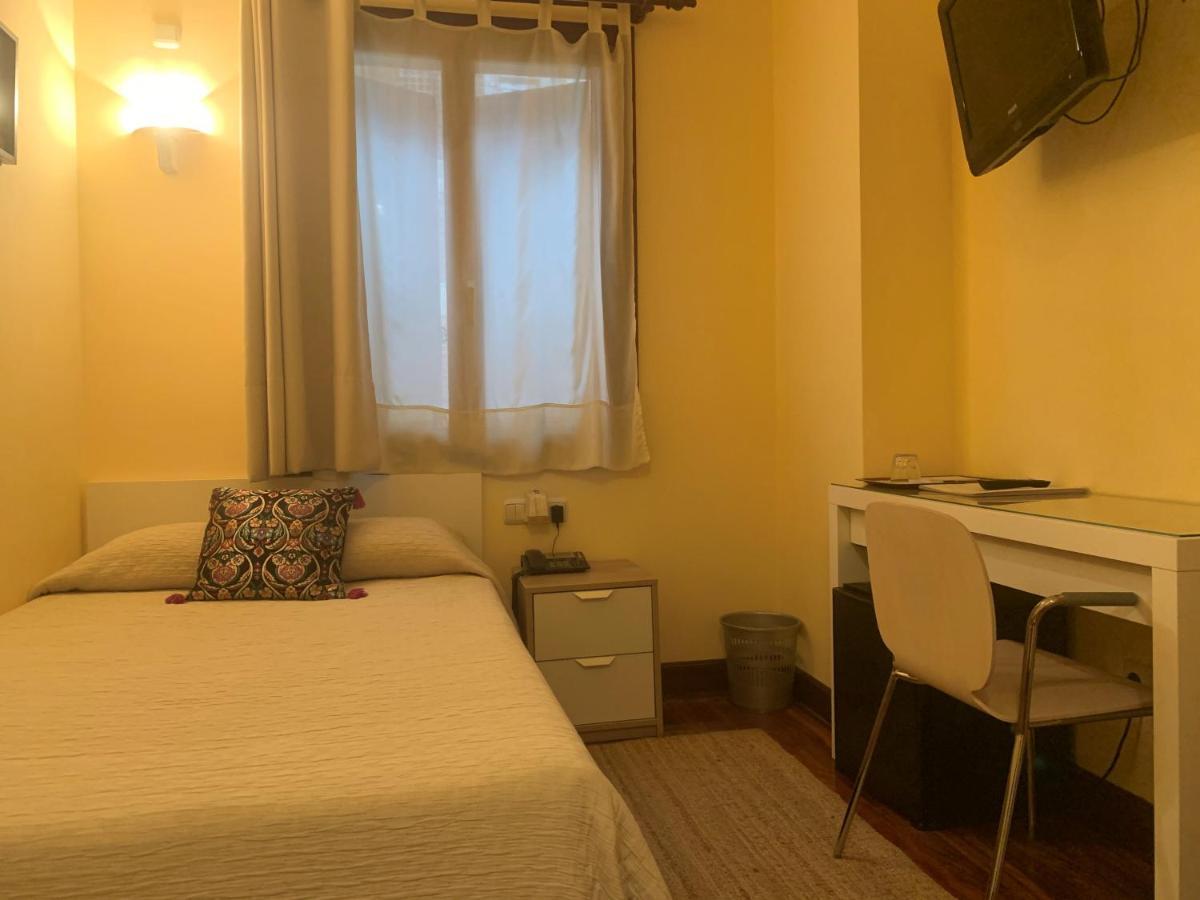 Single Room,925494826:JPEG