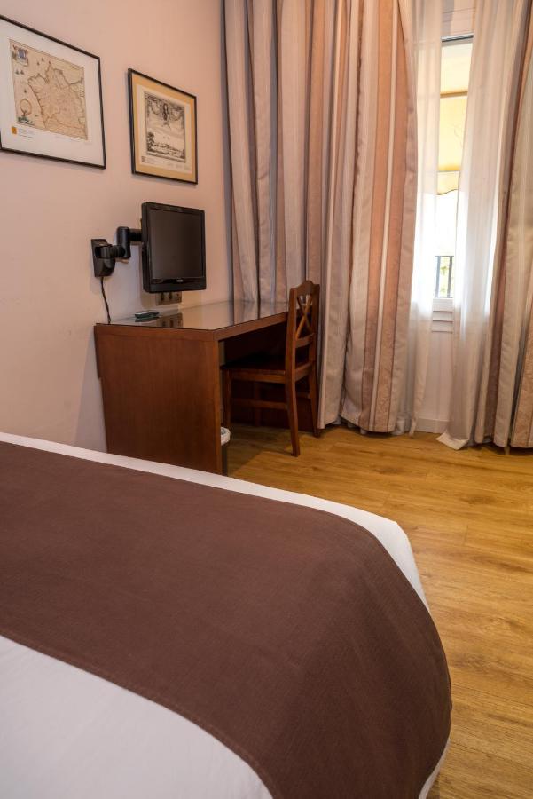 Single Room,943533676:JPEG