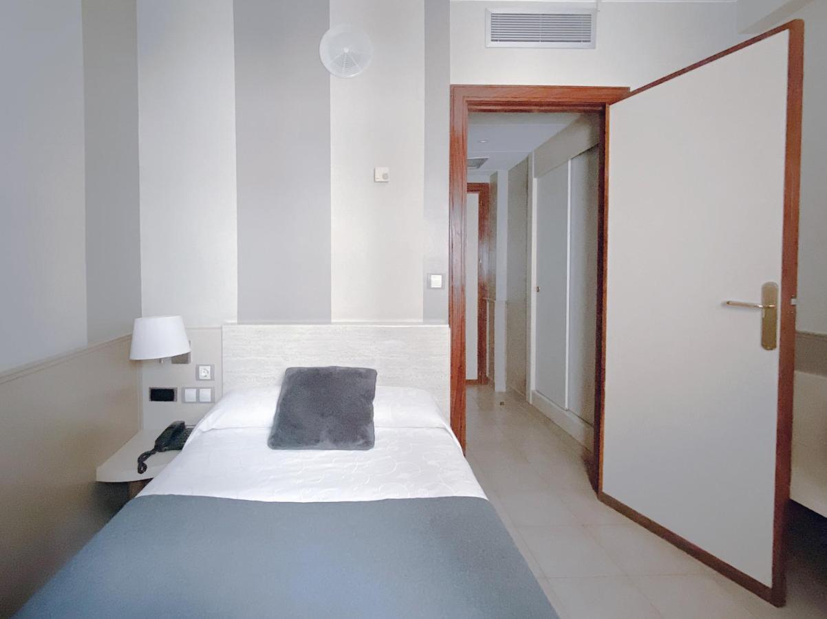 Single Room,1214660326:JPEG